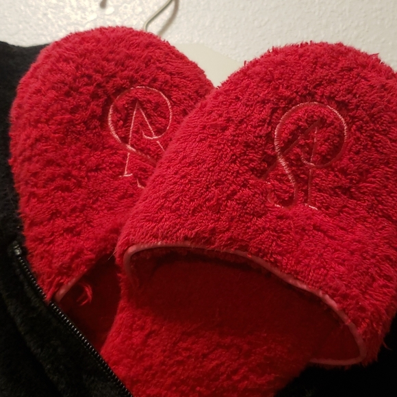 💥Sold💥Victoria's secret pink onesie and slippers - Picture 3 of 8